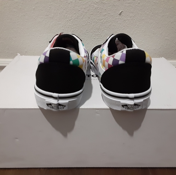 Vans - Picture 3 of 4